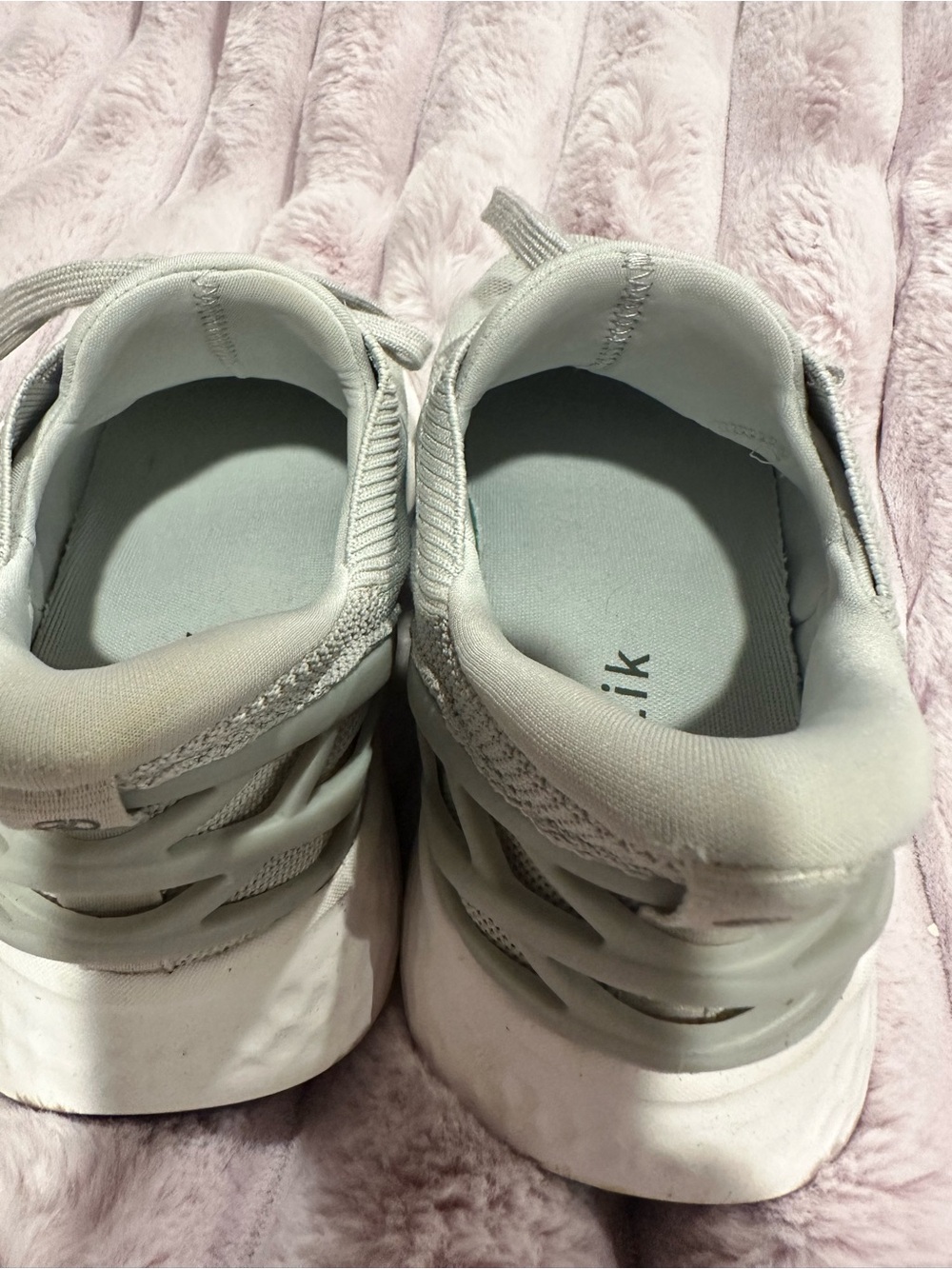 KIZIK 8.5 WIDE Women’s Light Gray Slip-On Knit Sneakers - Picture 12 of 13